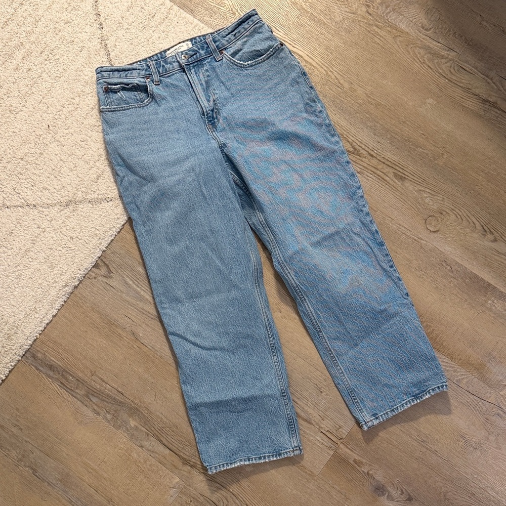 Abercrombie & Fitch Curve Love Fit Vintage Straight High Rise Blue Jeans